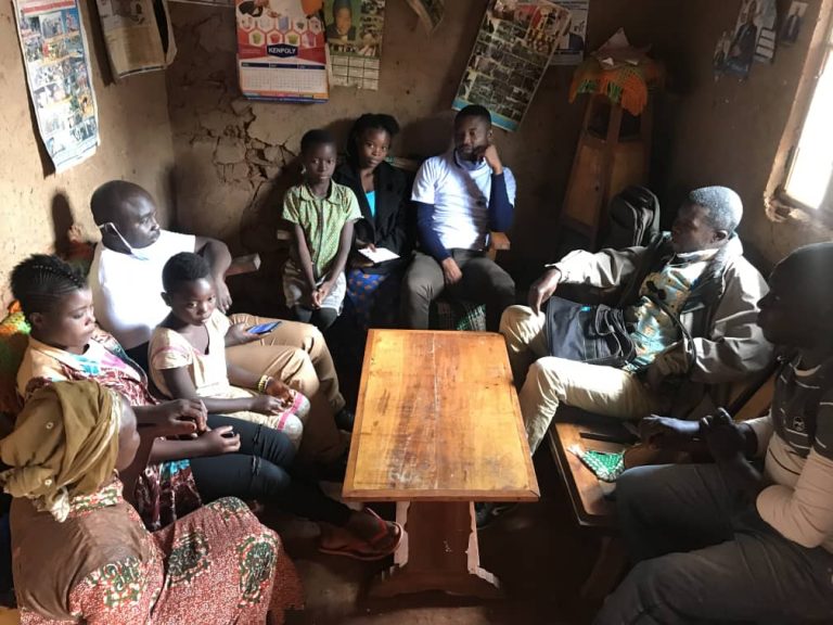 AHDI PAIE UNE VISITE D’ASSISTANCE A CERTAINS ORPHELINS D’EBOLA EN ZONE DE SANTE DE VUHOVI