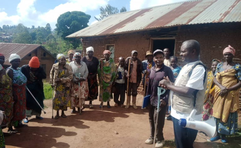 Lubero/Kayina : des personnes vivant avec handicap sensibilisées sur le rôle des CBCM à Sindamwambe